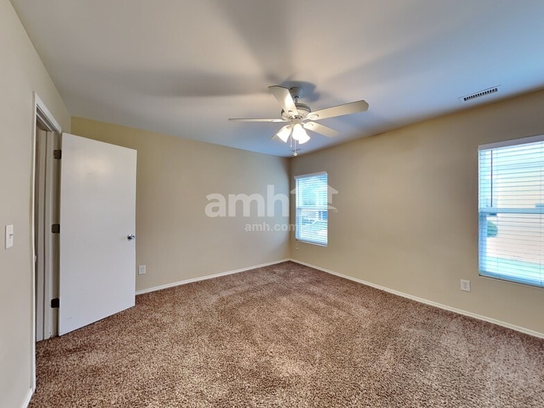 Building Photo - 252 Rowan Dr