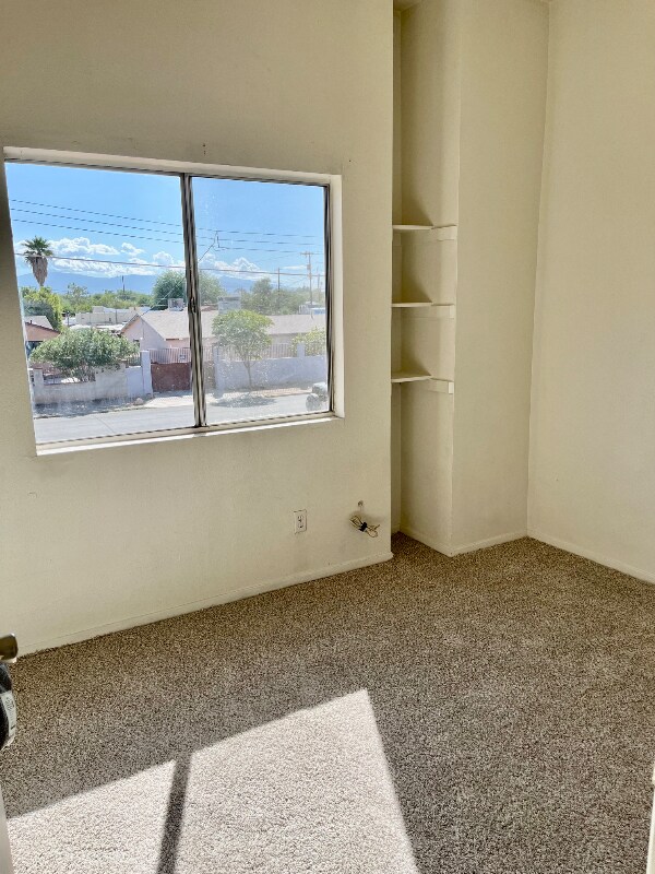 Building Photo - 3409 N Fontana Ave