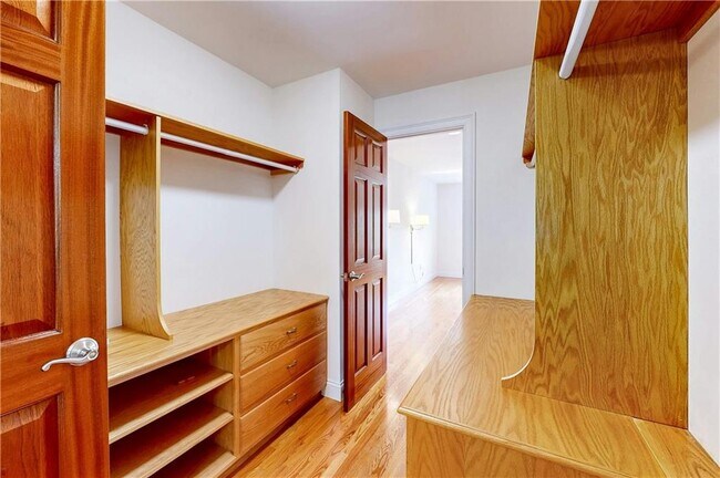 Building Photo - 270 Waterman St