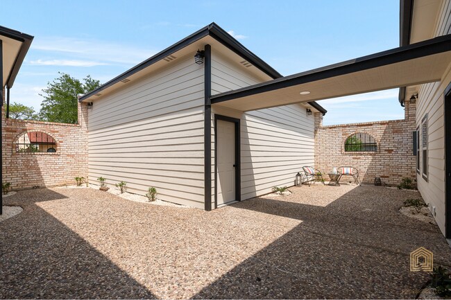 Building Photo - Refined Living in a Timeless Designed Home!