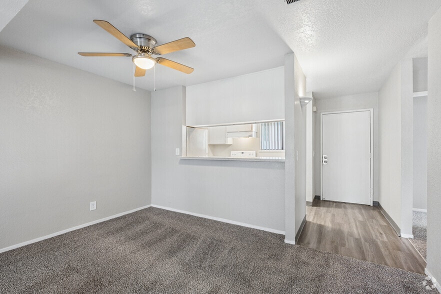 2BR, 1BA - 900SF - Dining Room - Venetian Park Apartments