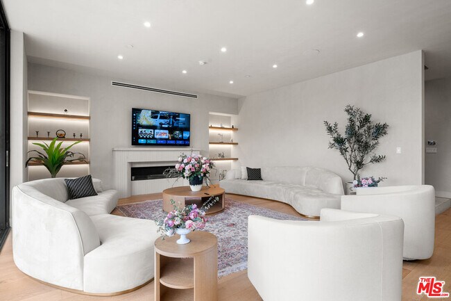 Building Photo - 4740 Sunnyslope Ave