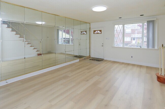 Building Photo - 2019 S Etting St