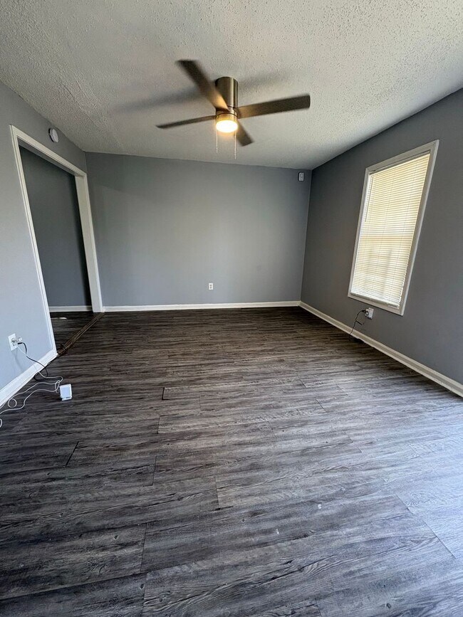 Building Photo - Very Nice Home in Frayser - 1/2 Off The 1st Months Rent