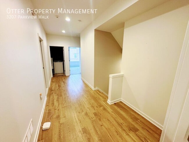 Building Photo - 3207 Parkview Walk