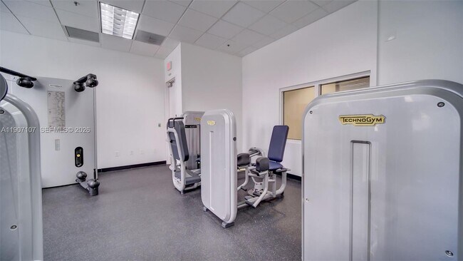 Building Photo - 1200 Brickell Bay Dr