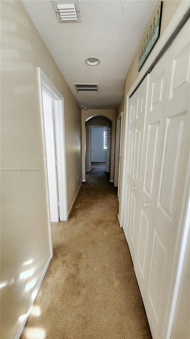 Building Photo - 2715 SE 15th Pl