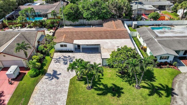 Building Photo - 714 SW 25th Ave