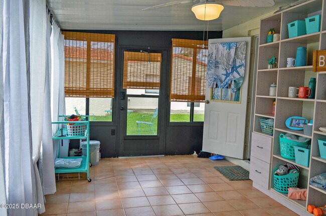 Building Photo - 64 Cardinal Dr