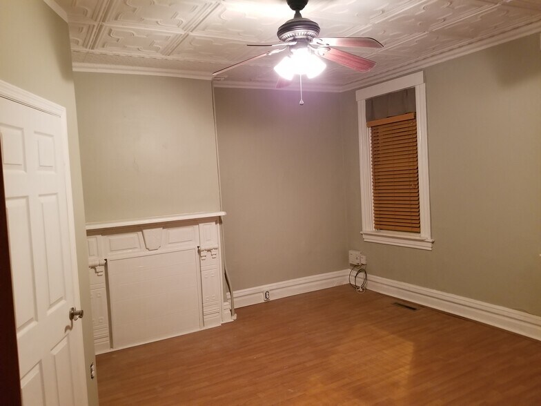1st bedroom - 917 Pretense Way