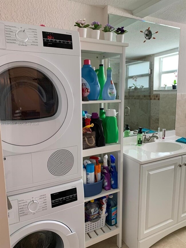 Building Photo - 329 SE 3rd St