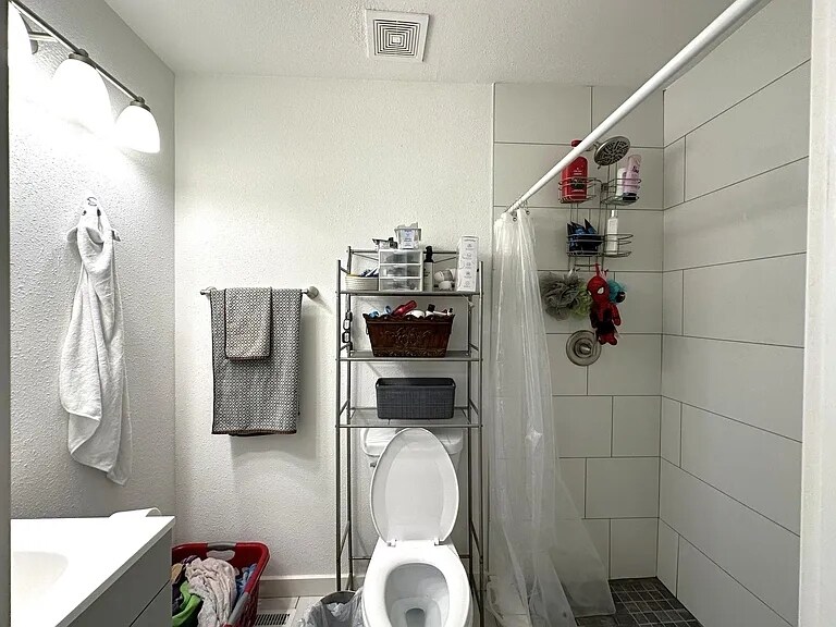 Building Photo - 2944 E Madison St