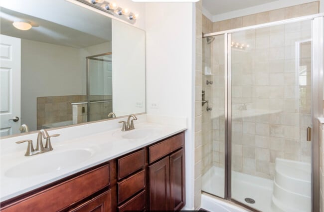 Building Photo - 10S449 Carrington Cir