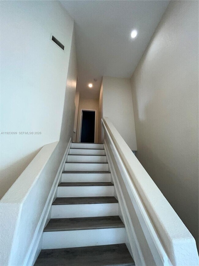 Building Photo - 1127 Laguna Springs Dr