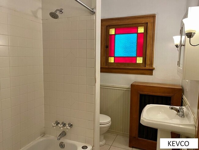 Building Photo - 216 Garfield St