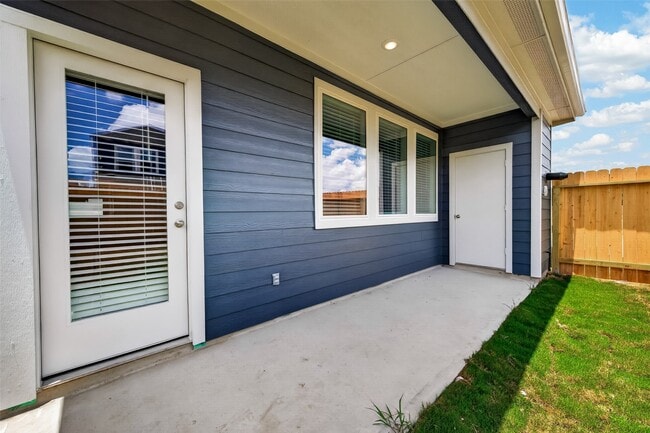 Building Photo - 3527 Lovebird Ln