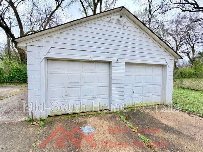 Building Photo - 3389 Cypress Rd