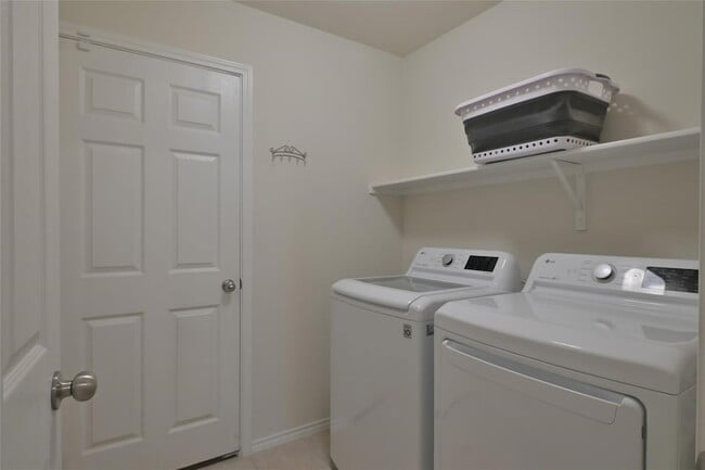 Building Photo - 1205 Waggoner Dr