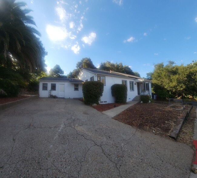 Building Photo - Super close to Poly- Off of Grand Avenue entrance to Cal Poly VERY CLOSE!!!