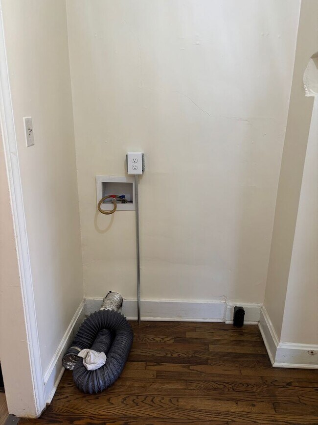 Building Photo - 1916