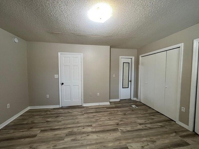 Building Photo - 606 Virginia Oak Ct
