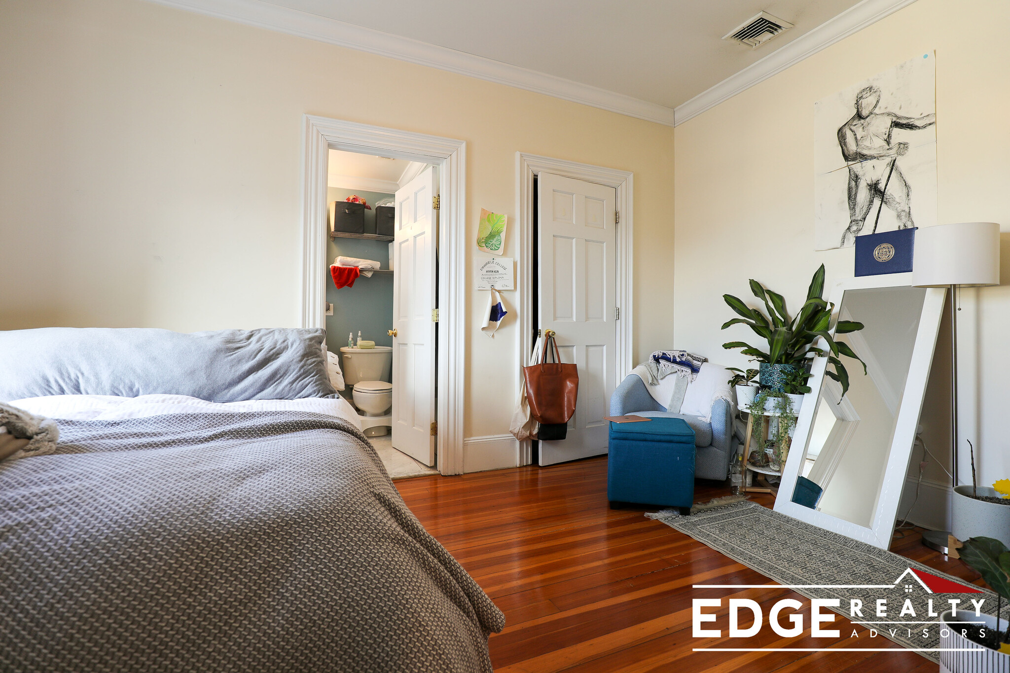 Building Photo - 18 Sutherland Rd