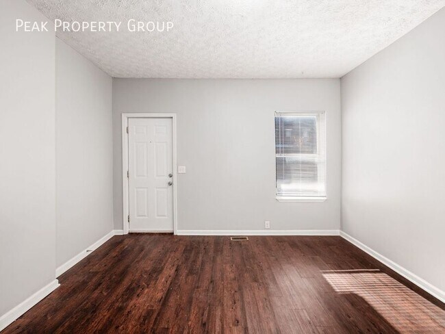 Building Photo - 418 E Mithoff St