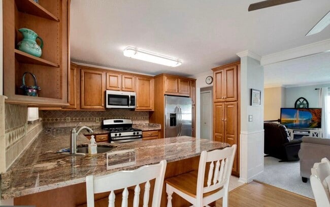 Building Photo - 45 Archwood Ave