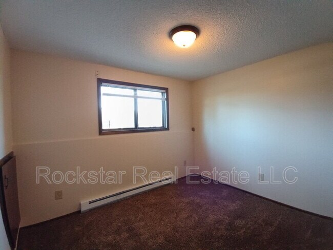 Building Photo - 537 E Garland Ave