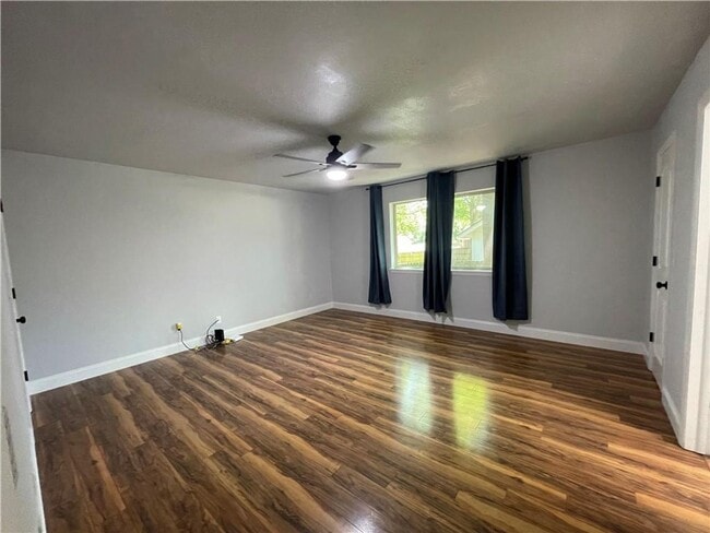 Building Photo - Gorgeous 3-Bed, 2.5-Bath Retreat Near Veterans Park
