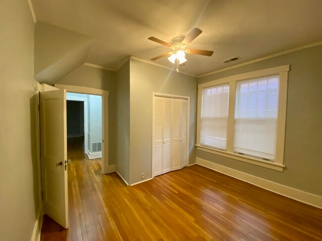 Building Photo - 2307 Evelyn Ave