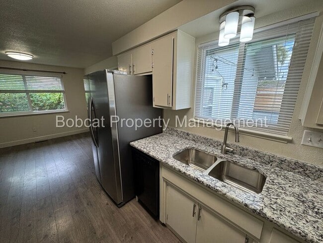 Building Photo - 2523 Baker Dr