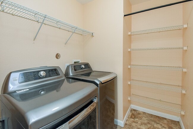 Building Photo - 2631 Skyview Trace Ct