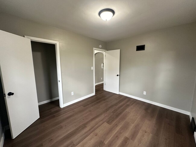 Building Photo - Remodeled 3 bed, 1 bath home for rent in W...