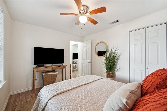 Building Photo - 1213 55th St