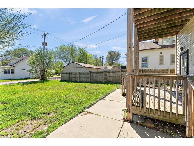 Building Photo - 1064 Magnolia Ave E