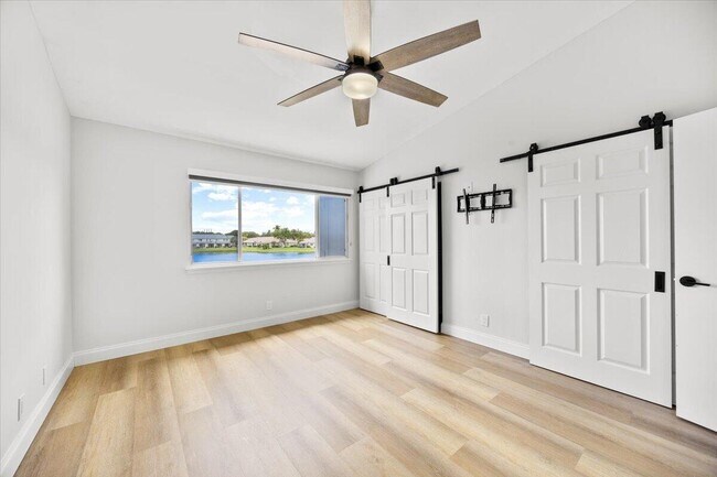 Building Photo - 3124 SW 49th St