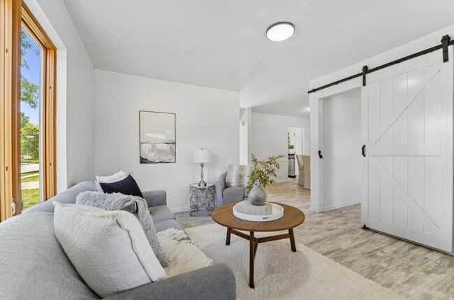 Primary Photo - 521 E 2nd St