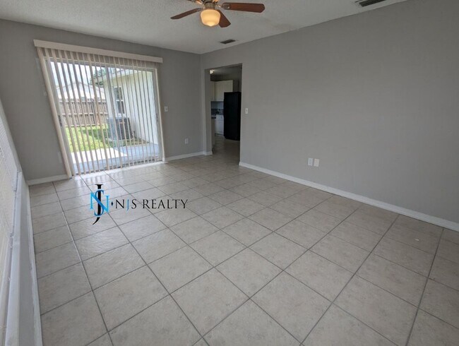 Building Photo - Great Location!  Charming, TRUE 3/2/1, 1283sq ft home with RENOVATED bathrooms & kitchen, fenced ...
