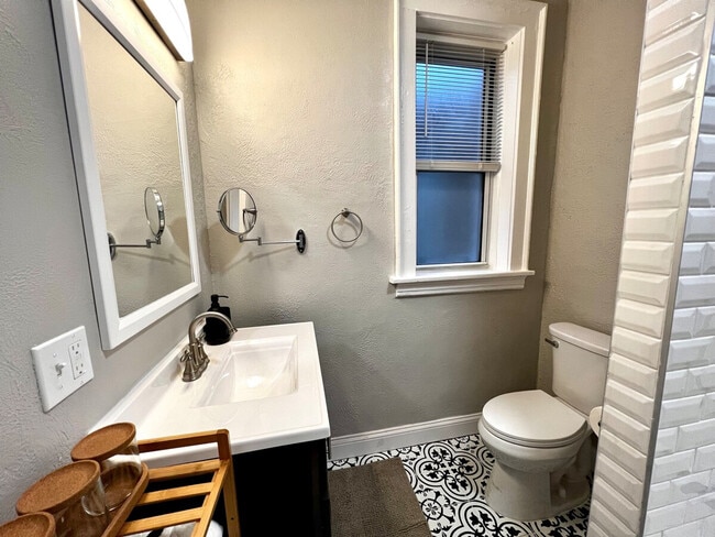 Building Photo - 3956 Tholozan Ave