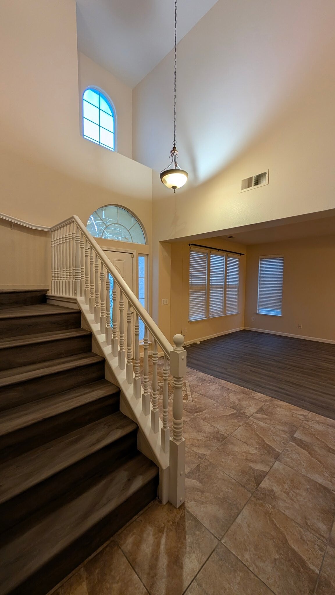 Building Photo - 2009 Foothill Vista Dr