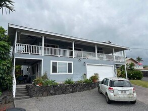Building Photo - Furnished 3Bed, 2Bath Upstairs of House wi...