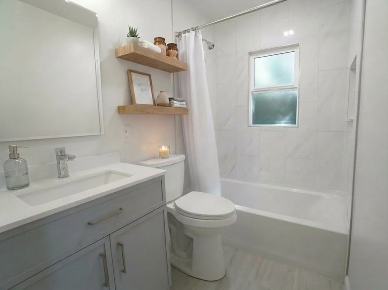 Building Photo - 6043 Selma Ave