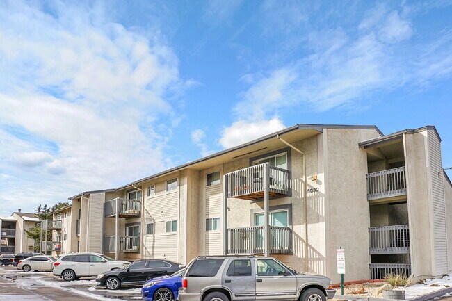 Building Photo - 1,295.95 - 2 Bed, 1 Bath Apartment in Co Springs with Pool and Clubhouse Access!