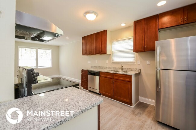 Building Photo - 721 Sleepy Hollow Dr
