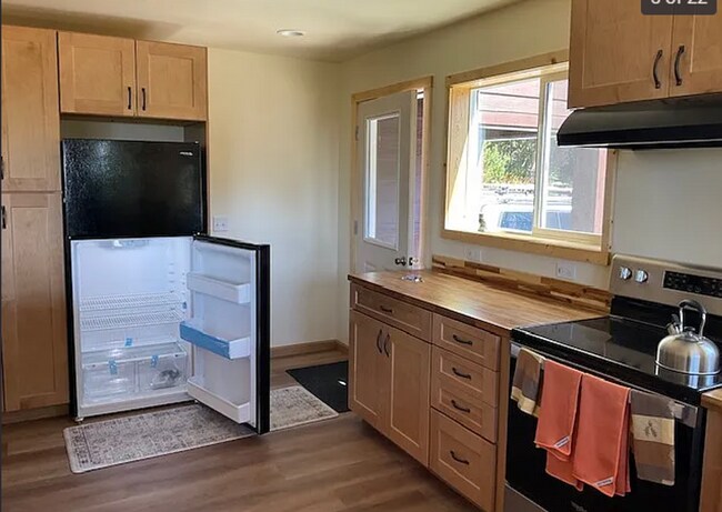 Building Photo - Stunning 2 bed/1 bath Ground Floor with utilities included!