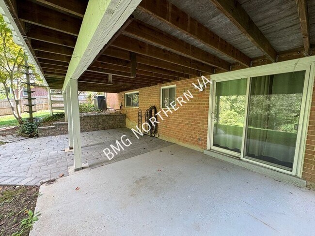Building Photo - 5406 Gainsborough Dr