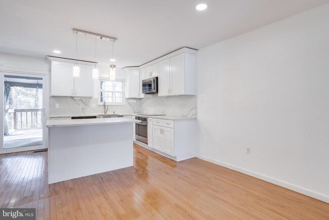 Building Photo - 5809 Waterdale Ct