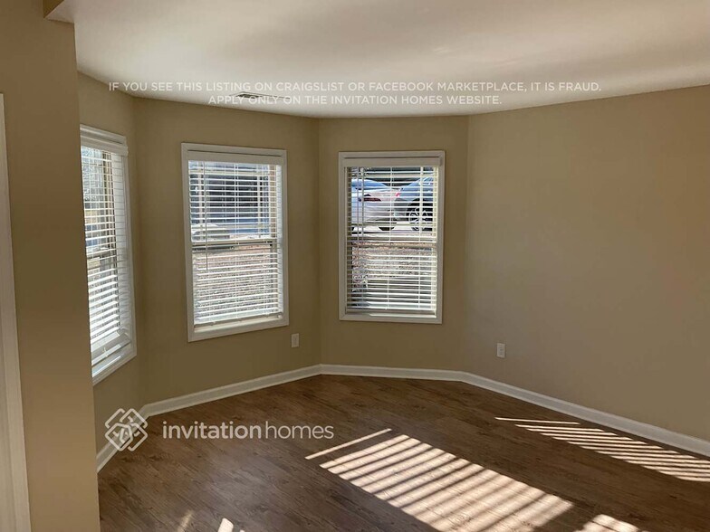 Building Photo - 1646 Rolling View Way SE