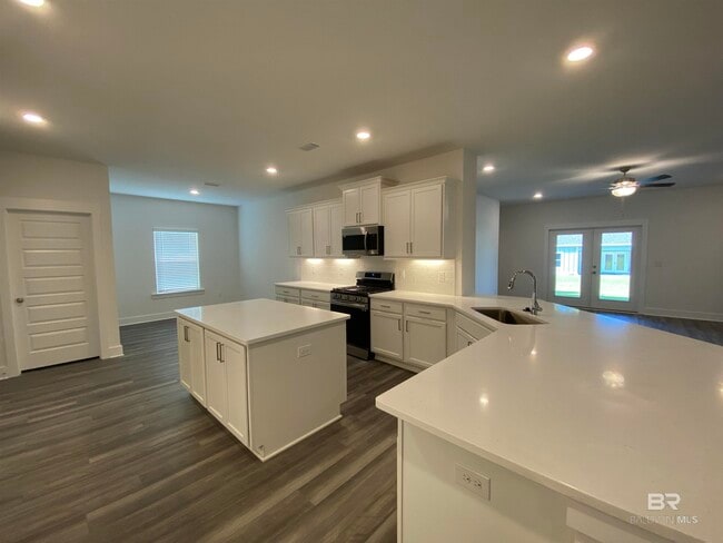 Building Photo - 510 Hardwood Ave